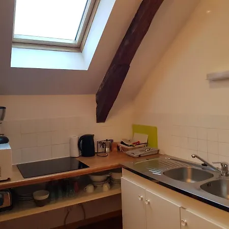 De La Tour Apartment *