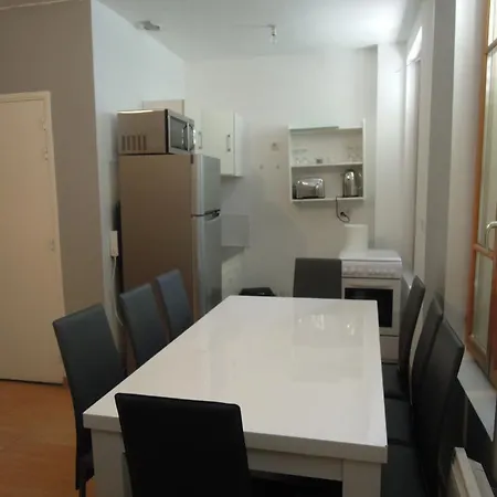 De La Tour Apartment