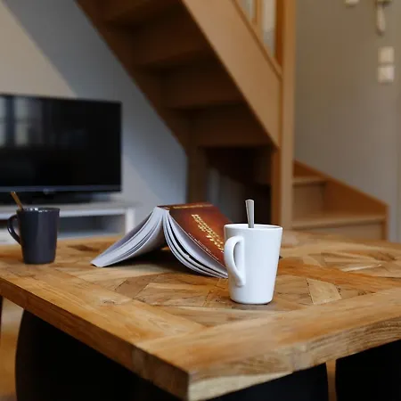 De La Tour Apartment *