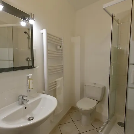 De La Tour Apartment