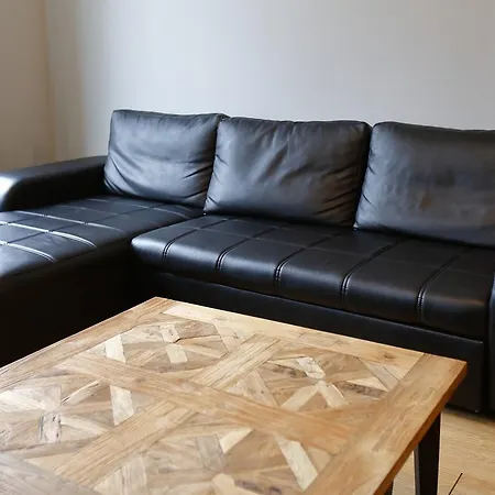 De La Tour Apartment *